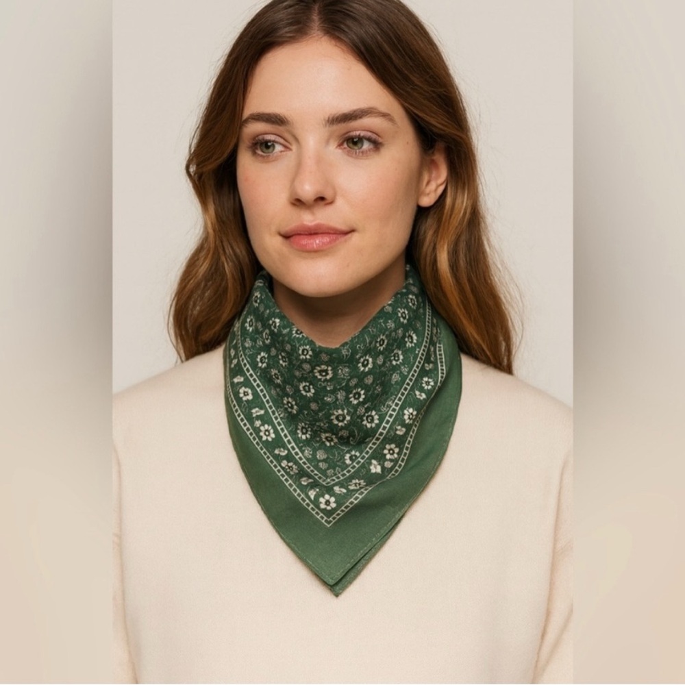 Sezane NWOT Green Paisley Bandana Scarf